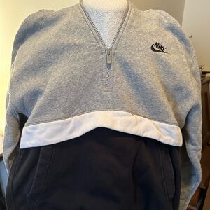 Women’s Nike Hooded 1/4 zip sweatshirt